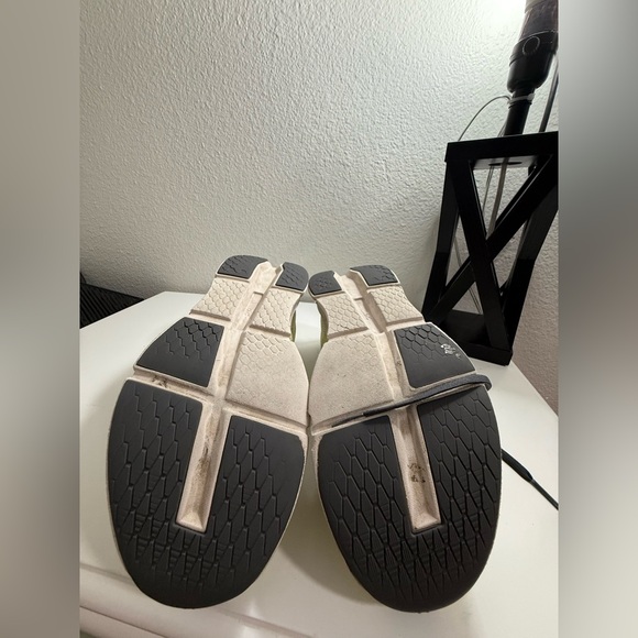 On cloud go men’s Shoes in Lime and Black - Picture 7 of 8